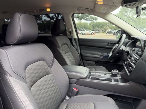 Used 2024 Nissan Pathfinder S FWD image 14