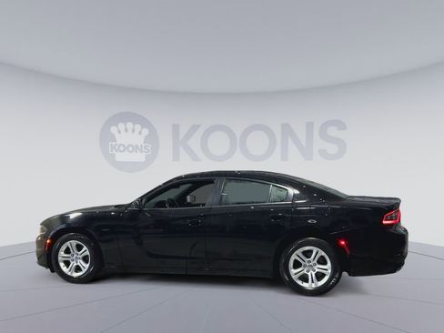 Used 2019 Dodge Charger SXT RWD image 7