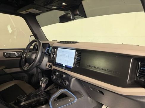 Used 2023 Ford Bronco Wildtrak AWD/4WD image 19
