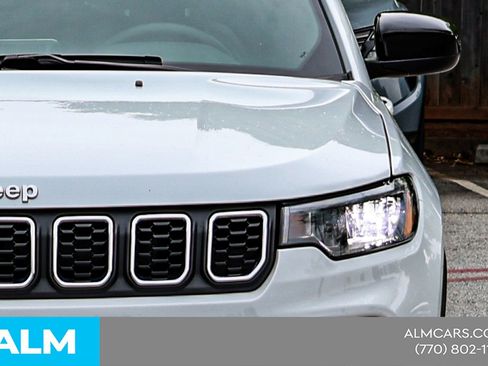 Used 2025 Jeep Compass Latitude AWD/4WD image 15