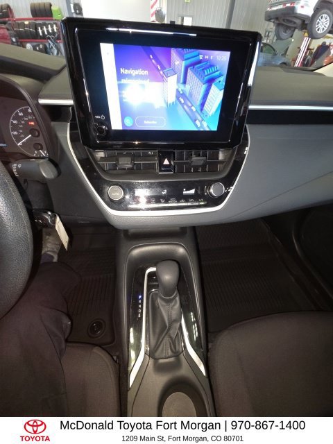 Used 2025 Toyota Corolla LE FWD image 10