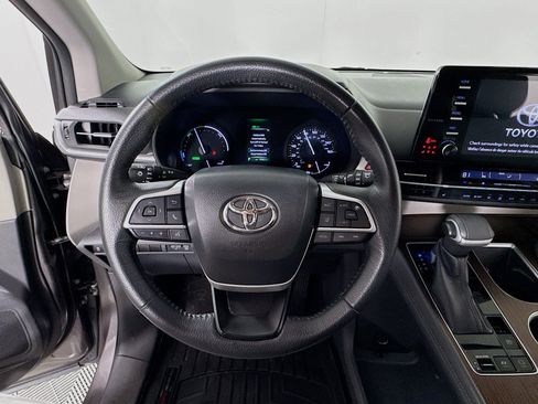 Certified 2022 Toyota Sienna XLE FWD image 13