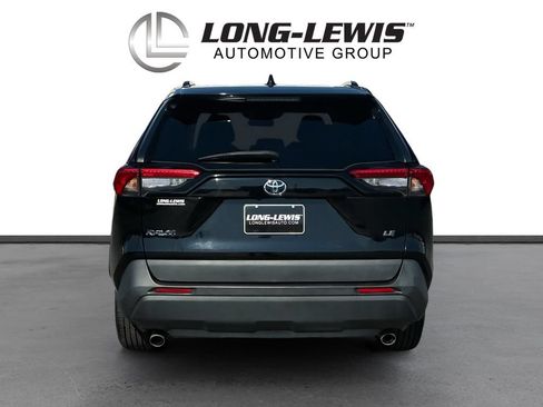 Used 2021 Toyota RAV4 LE FWD image 5