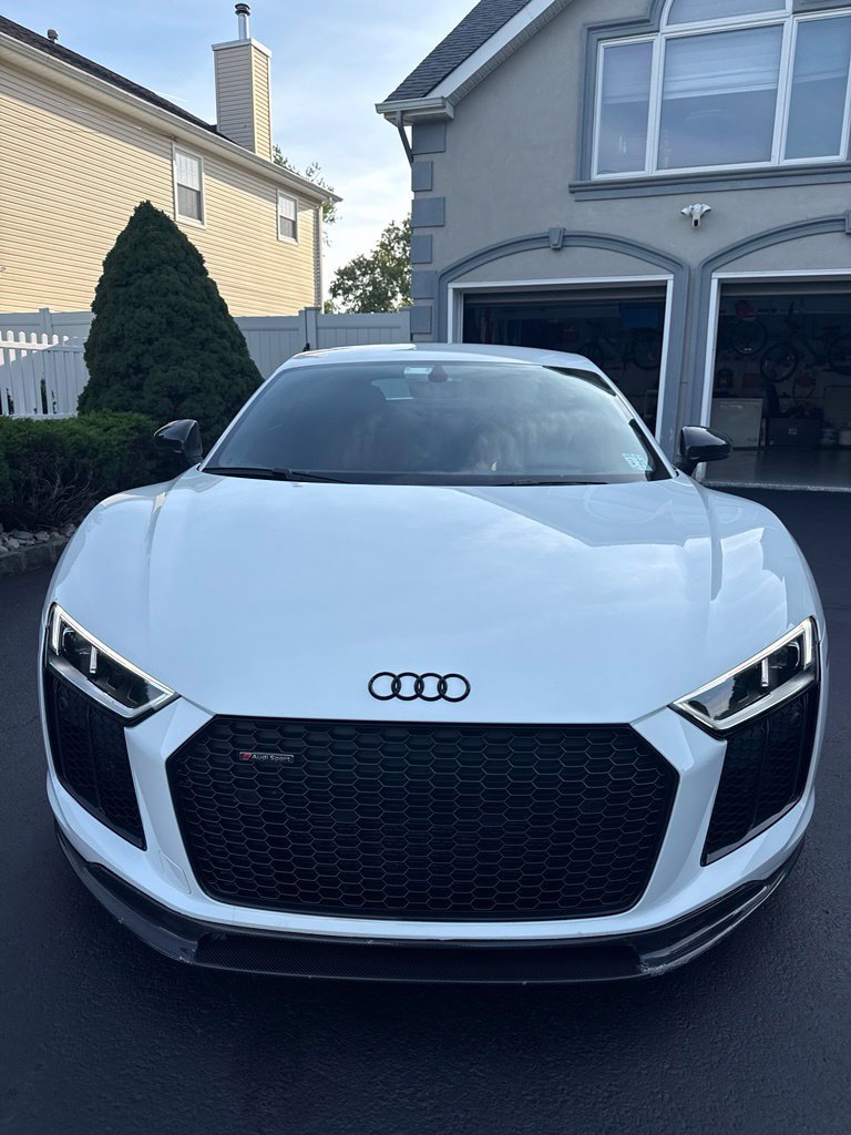 Used 2018 Audi R8 V10 w/ Premium Package RWD image 4