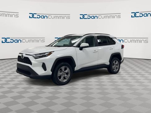 Used 2025 Toyota RAV4 XLE FWD image 4