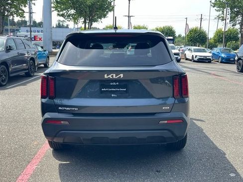 Certified 2023 Kia Sorento LX AWD/4WD image 6