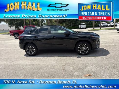 Used 2025 Chevrolet Trax LT w/ Driver Confidence Package FWD image 14