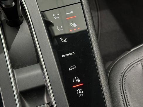 Certified 2024 Porsche Macan image 35