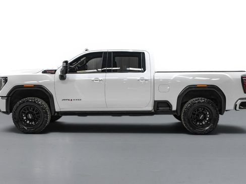 Used 2024 GMC Sierra 2500 AT4 w/ AT4 Premium Plus Package AWD/4WD image 9
