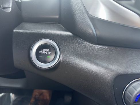 Used 2024 GMC Terrain SLT image 36