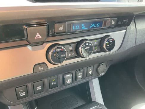 Used 2018 Toyota Tacoma Limited image 25