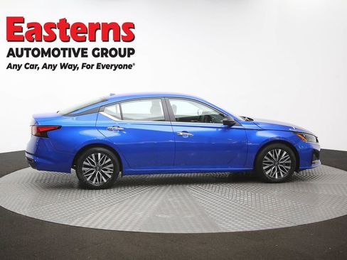 Used 2025 Nissan Altima 2.5 SV FWD image 43