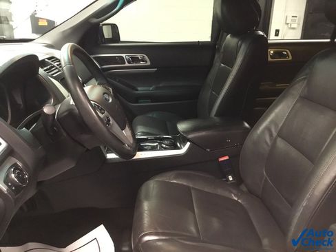 Used 2015 Ford Explorer XLT w/ Equipment Group 202A image 24
