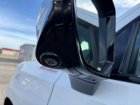 Used 2023 Chevrolet Suburban Z71 w/ Luxury Package image 19