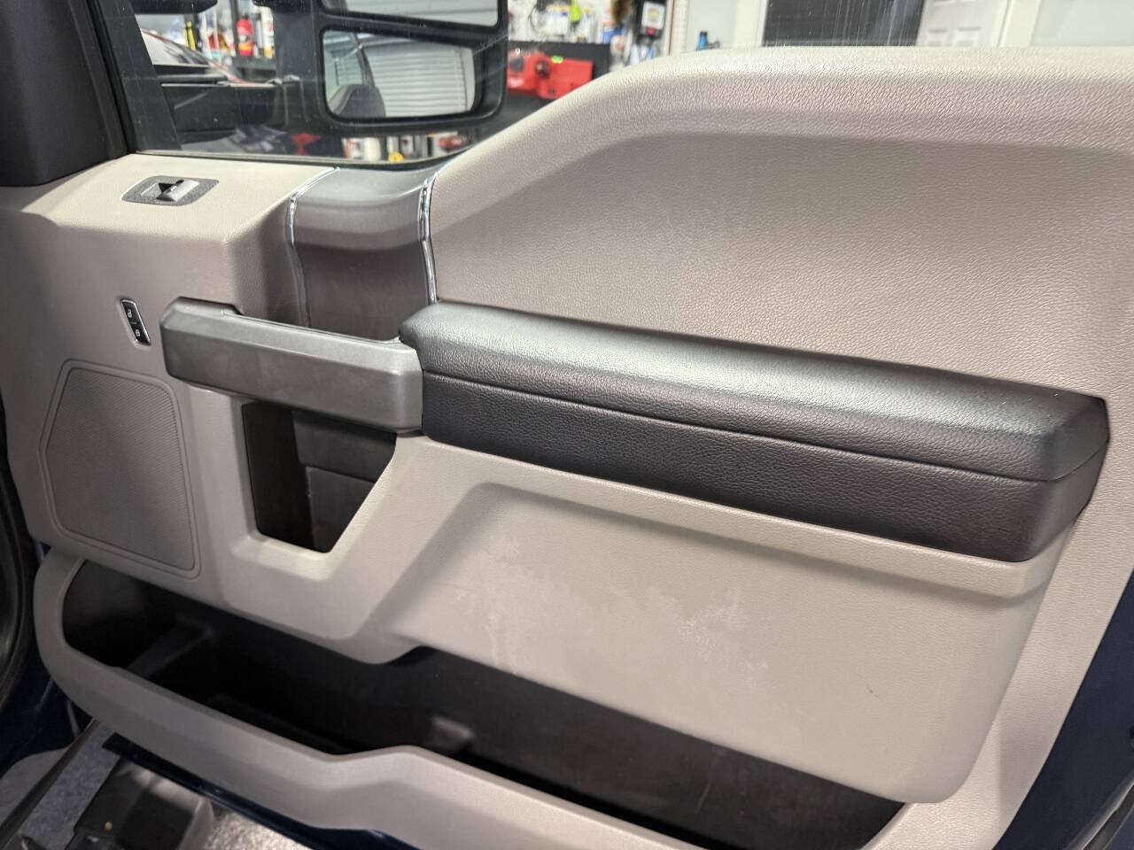 Used 2017 Ford F250 XLT w/ XLT Premium Package AWD/4WD image 12