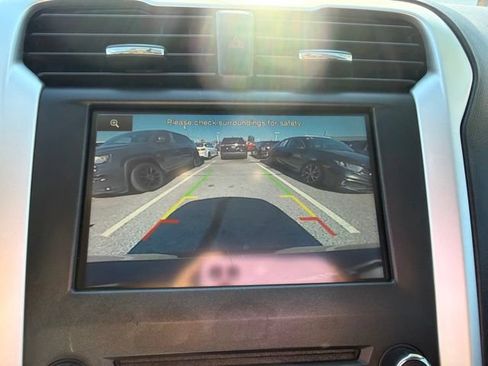 Used 2016 Ford Fusion SE FWD image 17