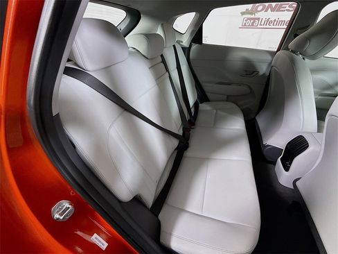 Certified 2025 Hyundai Kona SE image 29