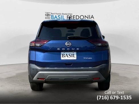 Used 2023 Nissan Rogue SV image 3
