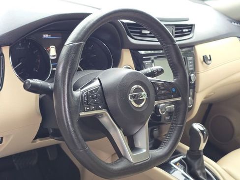 Used 2020 Nissan Rogue SV w/ Premium Package FWD image 5