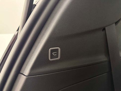 New 2026 Chrysler Voyager LX image 21