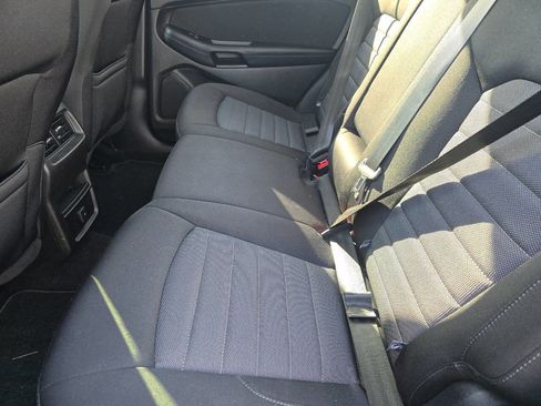 Used 2018 Ford Edge SE image 21