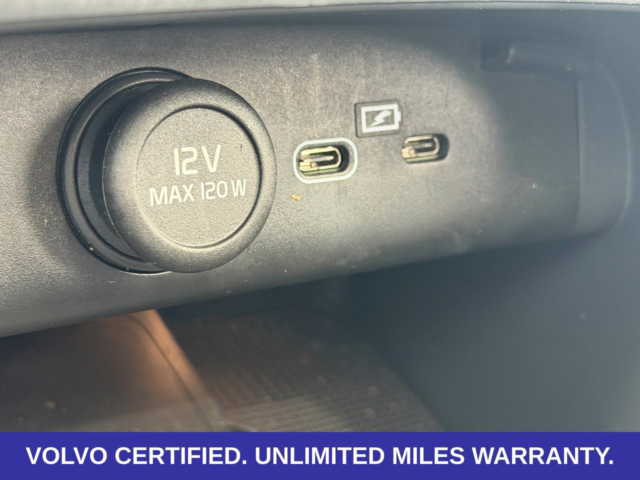 Certified 2026 Volvo XC40 B5 Plus AWD/4WD image 22
