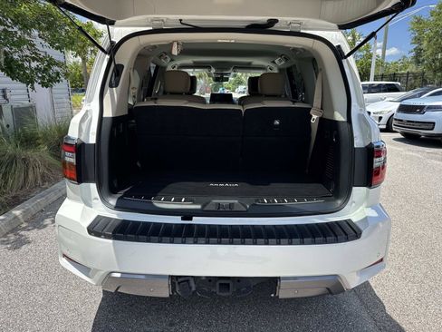 Used 2022 Nissan Armada Platinum w/ Captain's Chairs Package RWD image 11