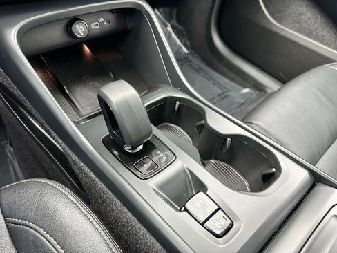 Used 2025 Volvo XC40 B5 Core image 16