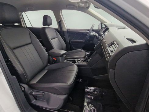Used 2023 Volkswagen Tiguan SE image 27