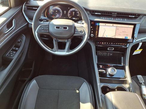 New 2026 Jeep Grand Cherokee Altitude AWD/4WD image 2