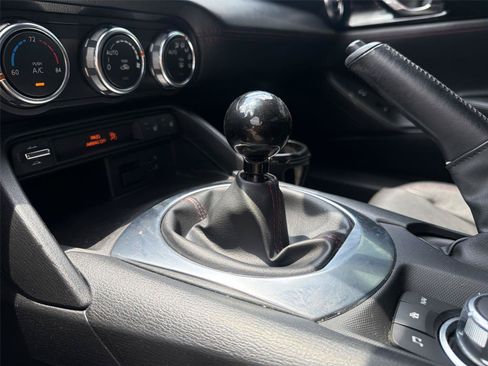 Used 2017 MAZDA MX-5 Miata RF Grand Touring RWD image 10