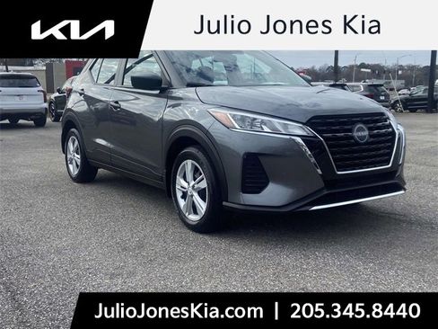 Used 2025 Nissan Kicks Play S image 1