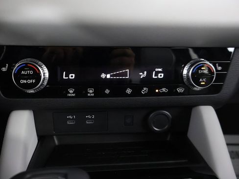 New 2025 Mitsubishi Outlander SE image 49