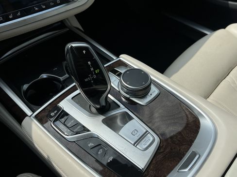 Used 2020 BMW 740i w/ Premium Package RWD image 26