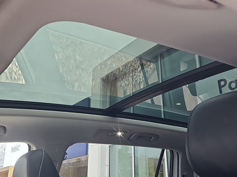 Certified 2021 Volkswagen Tiguan SE w/ Panoramic Sunroof Package image 8