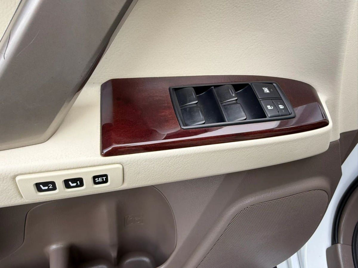 Used 2014 Lexus GX 460 w/ Premium Package AWD/4WD image 37