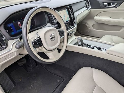 Used 2025 Volvo V60 B5 Cross Country Plus image 15