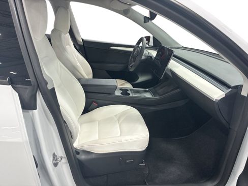 Certified 2023 Tesla Model Y Long Range AWD/4WD image 13