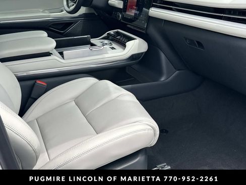 New 2026 Lincoln Navigator L Reserve AWD/4WD image 13