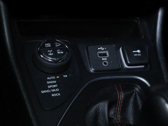 Used 2022 Jeep Cherokee Trailhawk w/ Comfort/Convenience Group AWD/4WD image 26