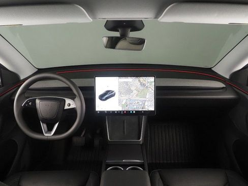 Used 2026 Tesla Model Y 2WD image 3