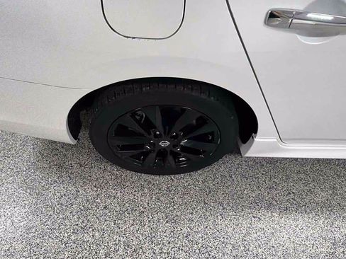 Used 2017 Nissan Sentra SR w/ SR Midnight Edition FWD image 40
