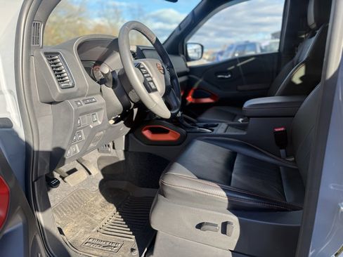 Used 2023 Nissan Frontier PRO-4X w/ Pro-4X Premium Package image 13