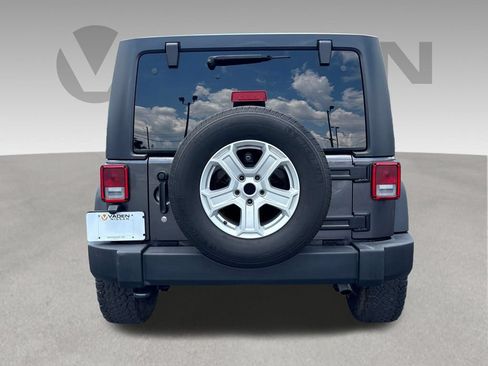 Used 2018 Jeep Wrangler Unlimited Sport S AWD/4WD image 16