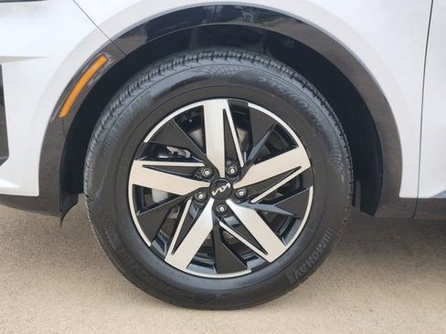 Used 2023 Kia Sorento S image 17