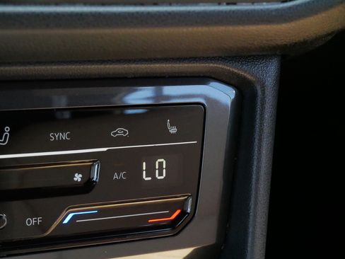 Certified 2022 Volkswagen Tiguan SE R-Line image 29