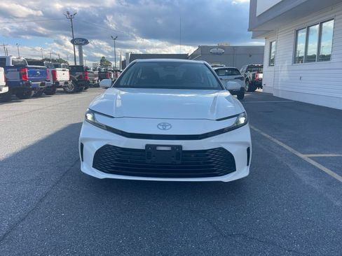 Used 2025 Toyota Camry LE w/ Convenience Package FWD image 8