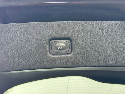 Used 2023 Lincoln Nautilus AWD w/ Premium Package image 9