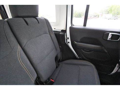 Used 2024 Jeep Wrangler Unlimited Sahara AWD/4WD image 12