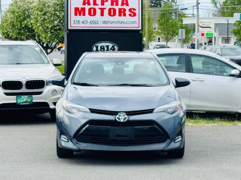 Used 2017 Toyota Corolla LE w/ LE Premium Package w/Moonroof FWD image 2